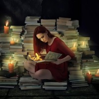 Девушка с книгами.