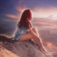 Аватар с девушкой с огненно-рыжими волосами на берегу моря