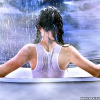 Картинка с девушкой в ванной под дождем