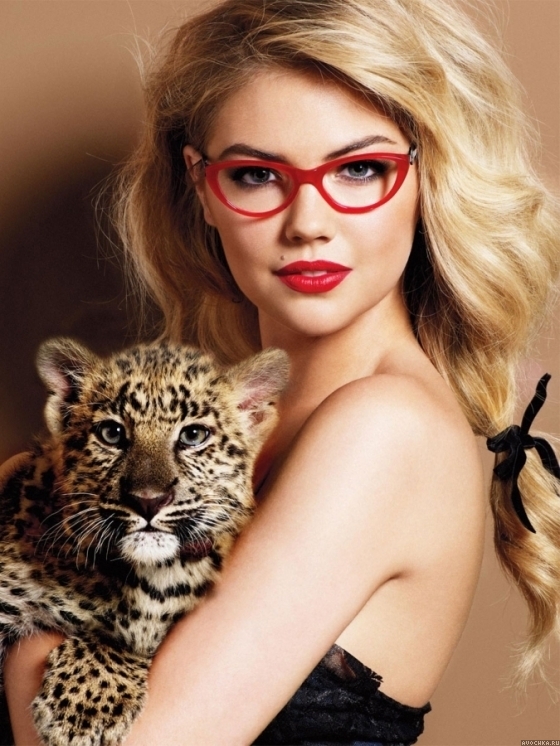 Картинка 560x746 | Картинка с блондинкой в очках с леопардом | Животные, Девушки, фото