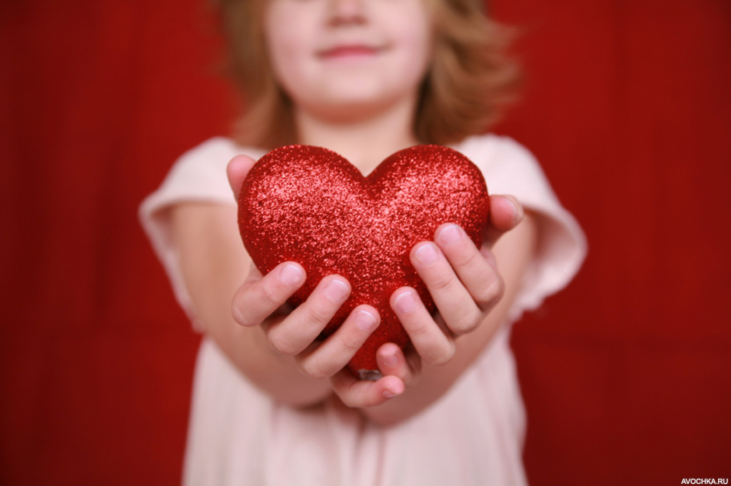 Картинка 699x465 | Картинка с сердцем в руках девочки | Любовь, фото