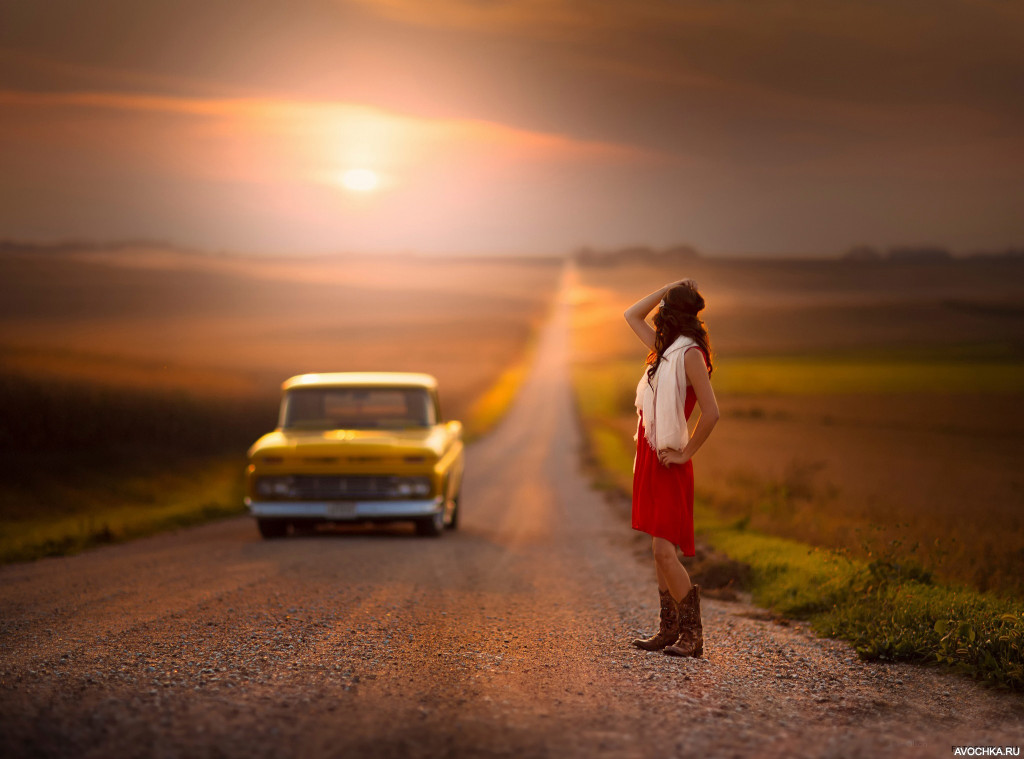 Картинка 1024x759 | Фото с девушкой, которая стоит в красном платье на дороге | Девушки, фото