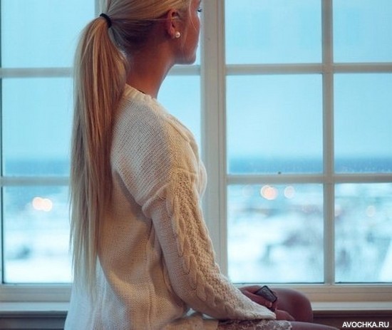 Картинка 550x463 | Фото девушки, сидящей спиной у окна | Девушки, фото