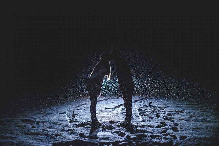 Картинка 900x600 | Силуэт парня и девушки, целующихся на зимней дороге | Любовь, Силуэты, фото